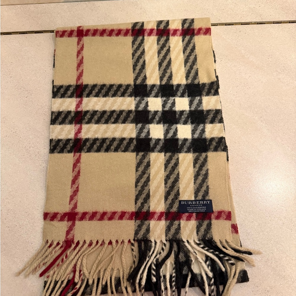 Burberry Classic check Cashmere Scarf